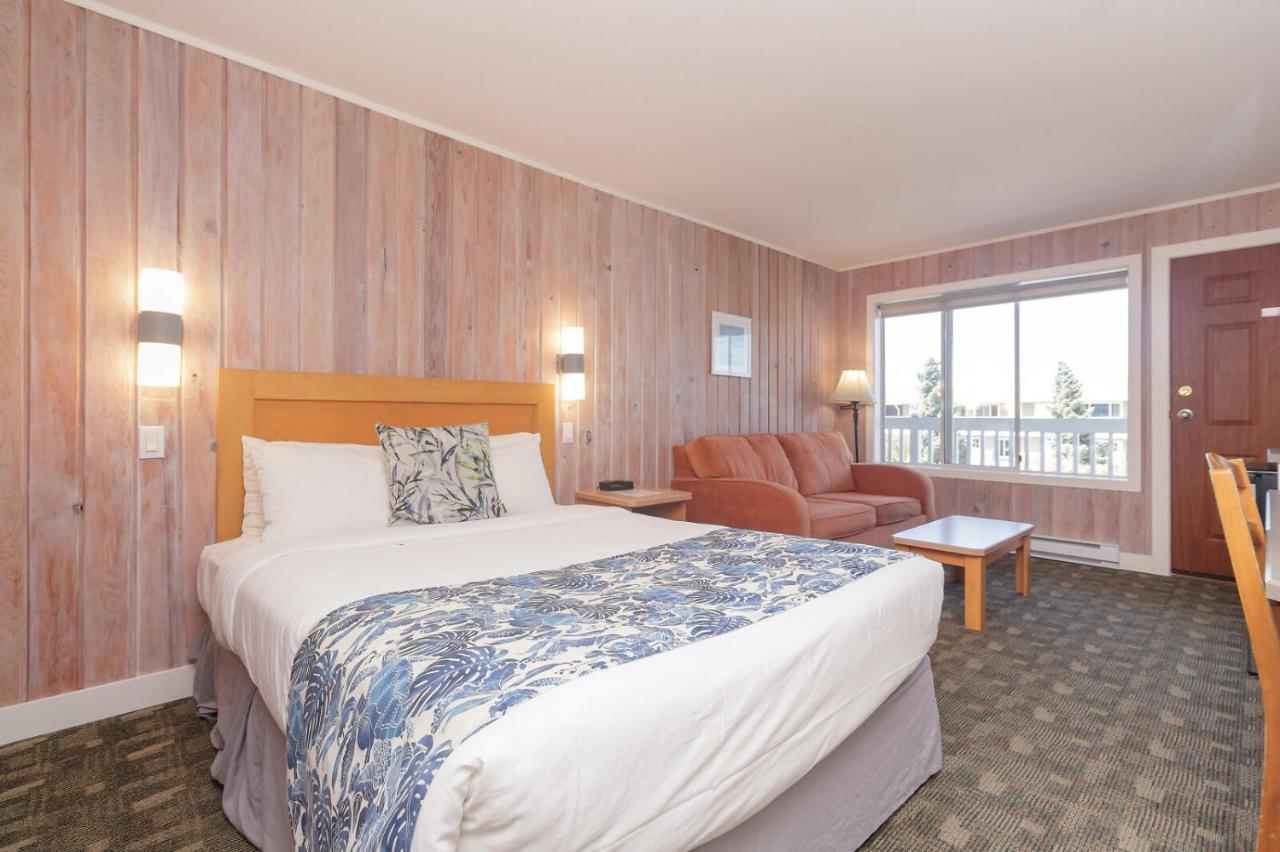 The Cedarwood Inn & Suites Sidney Ngoại thất bức ảnh