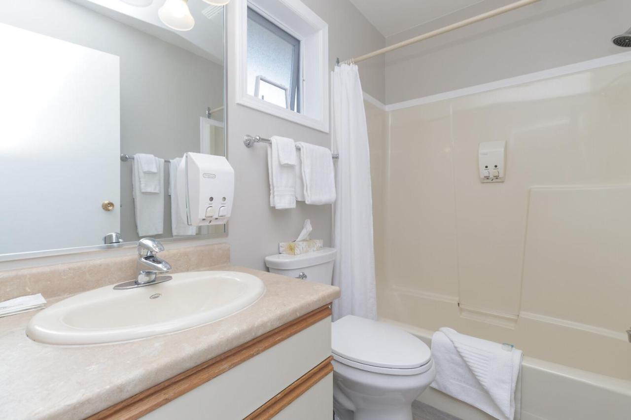 The Cedarwood Inn & Suites Sidney Ngoại thất bức ảnh