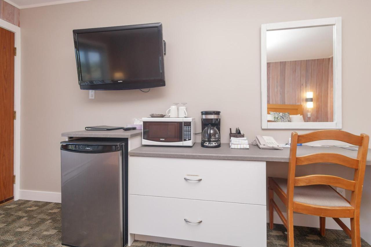 The Cedarwood Inn & Suites Sidney Ngoại thất bức ảnh