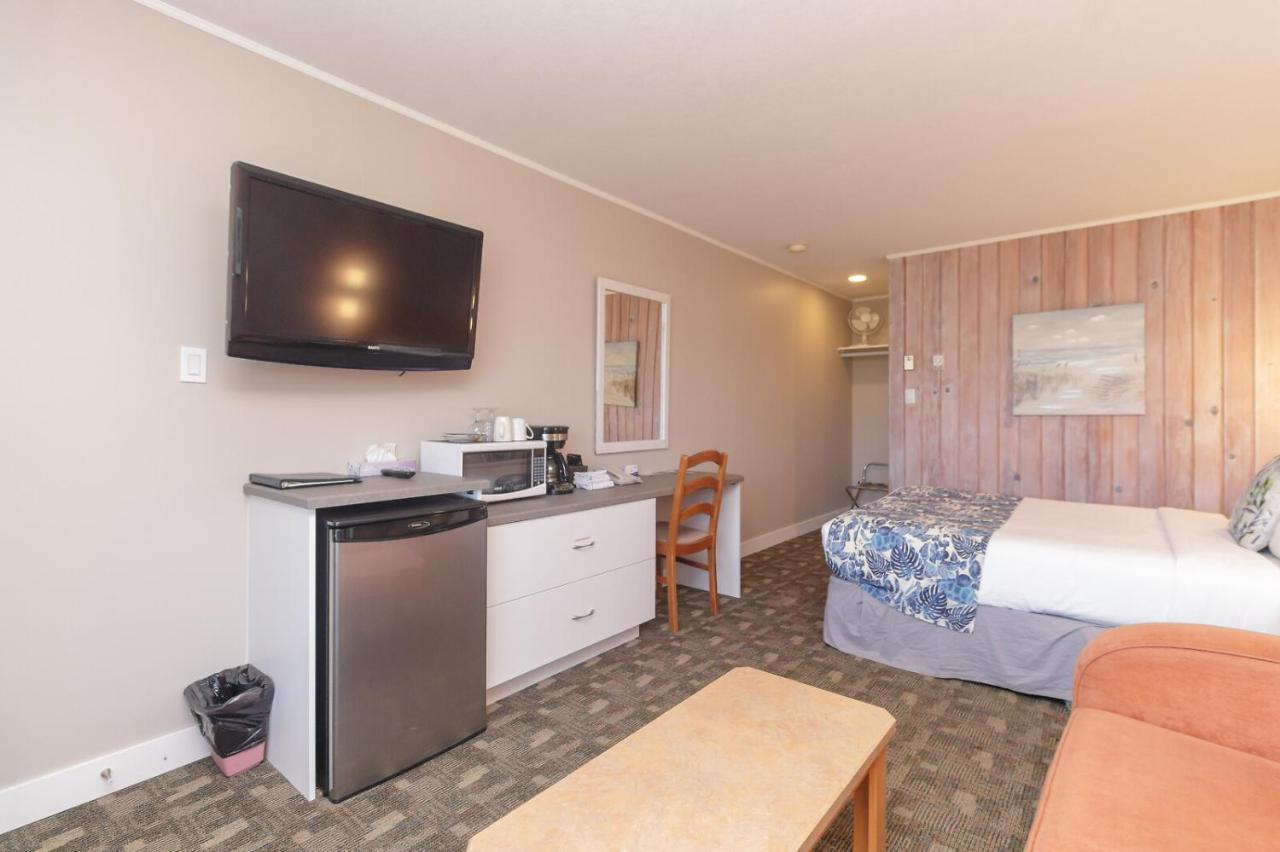 The Cedarwood Inn & Suites Sidney Ngoại thất bức ảnh