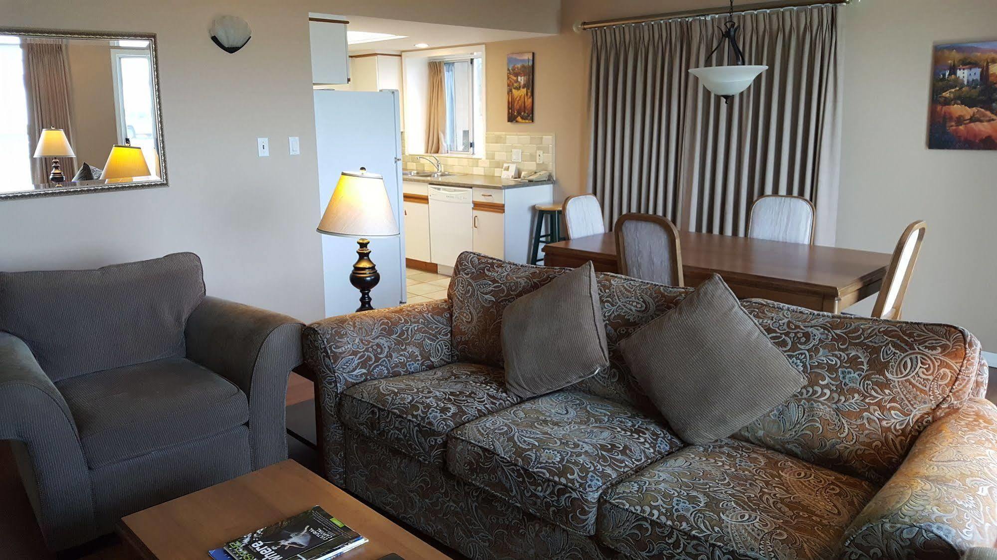 The Cedarwood Inn & Suites Sidney Ngoại thất bức ảnh