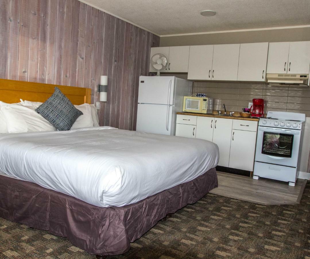 The Cedarwood Inn & Suites Sidney Ngoại thất bức ảnh