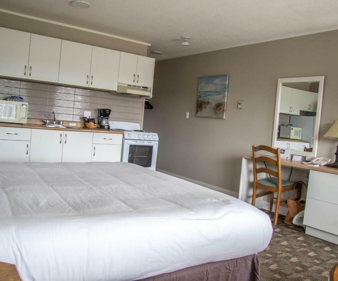 The Cedarwood Inn & Suites Sidney Ngoại thất bức ảnh
